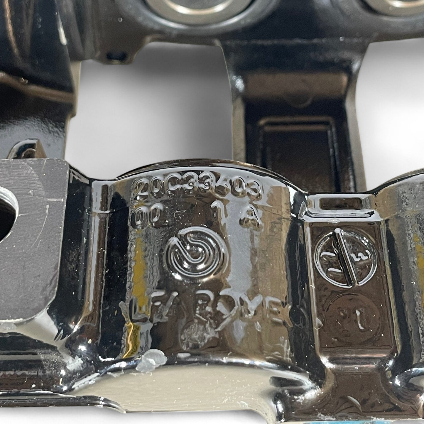 Zaciski Ceramiczne Alfa Romeo Giulia/Maserati MC20 - 20C33404